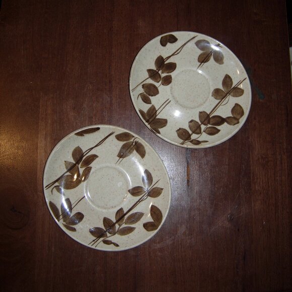 2 Vintage Red Wing Oven Proof Saucers 335 - Picture 1 of 5